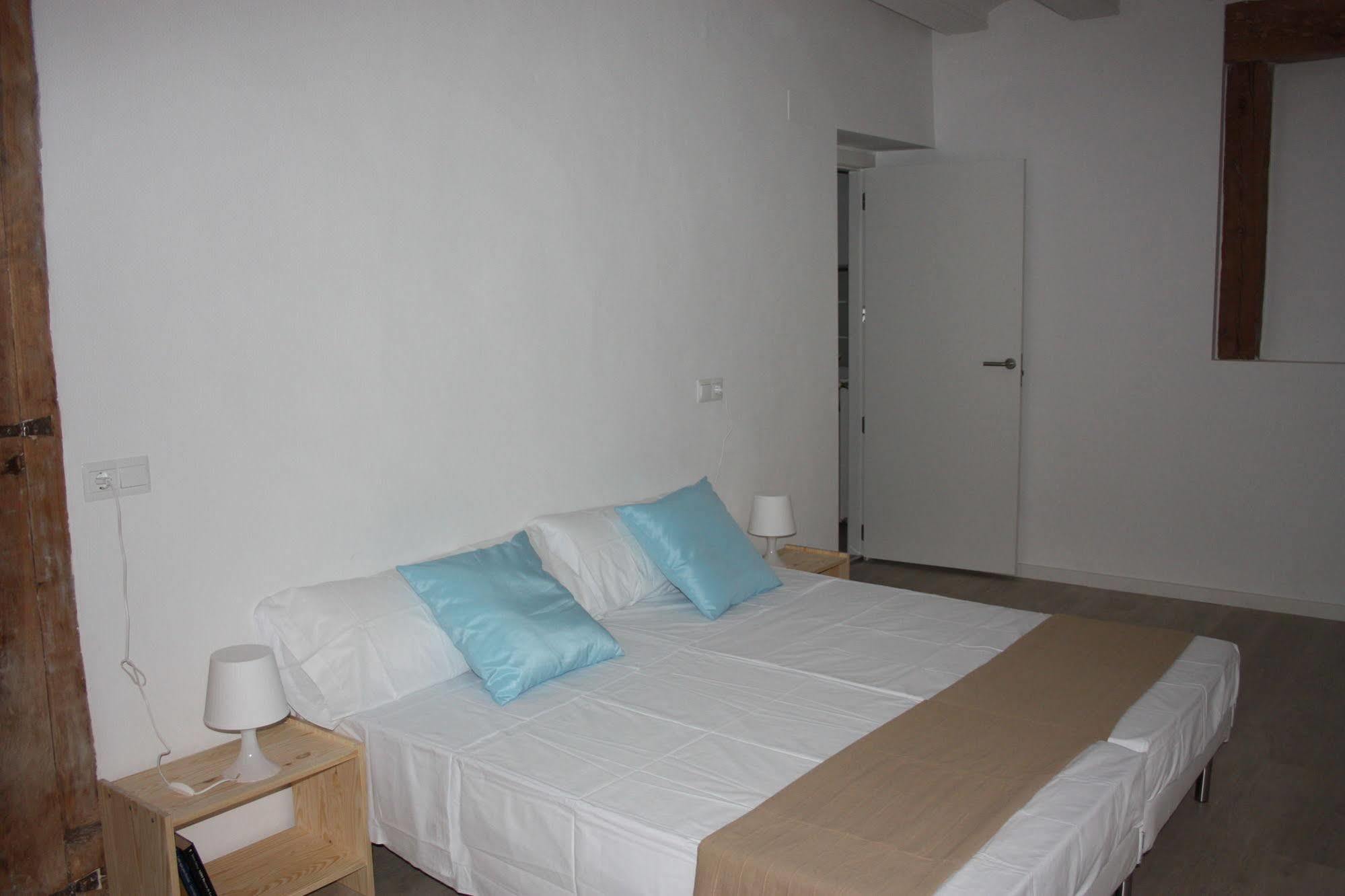 Albergue Valderrobres Auto Check-In ภายนอก รูปภาพ